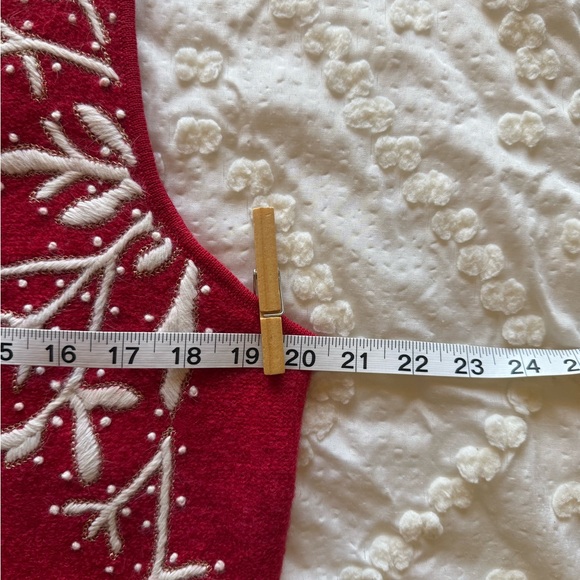 Coldwater Creek NWT Women’s Snowflake Zipper Sweater Vest M Red/White 💯% Wool - Picture 10 of 13